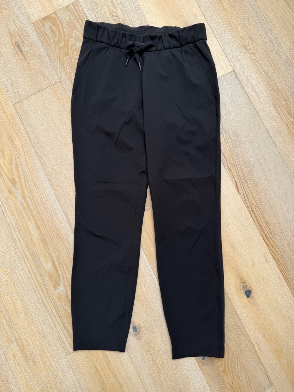 Lululemon Women’s Black Performance Joggers Crop Size 4